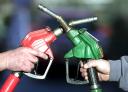 افزایش قیمت ۶ فرآورده نفتی در سال ۹۴/ بنزین سهمیه‌ای ۷۳۵ و گازوئیل ۲۶۲ تومان +جدول