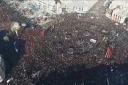 فیلم/ تصاویر هوایی بهت‌آور از شکوه و عظمت حضور میلیونی مردم در تشییع سردار دلها در شهر کرمان